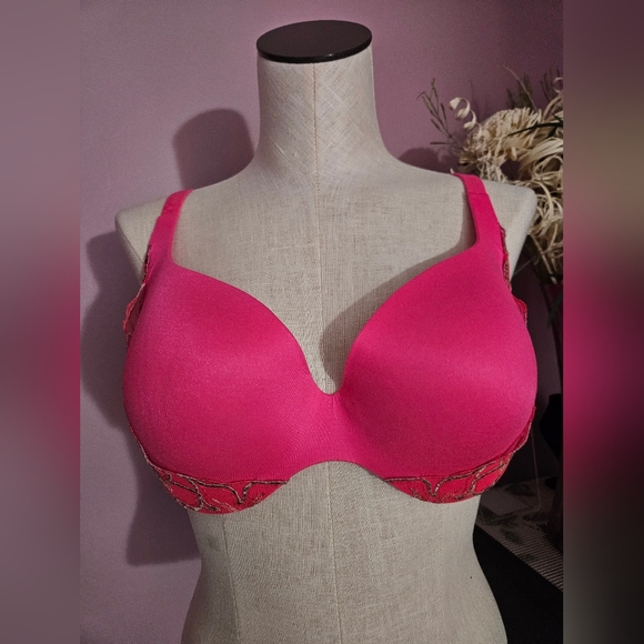 2 VS Incredible by Victoria Secret Bras - Picture 3 of 10